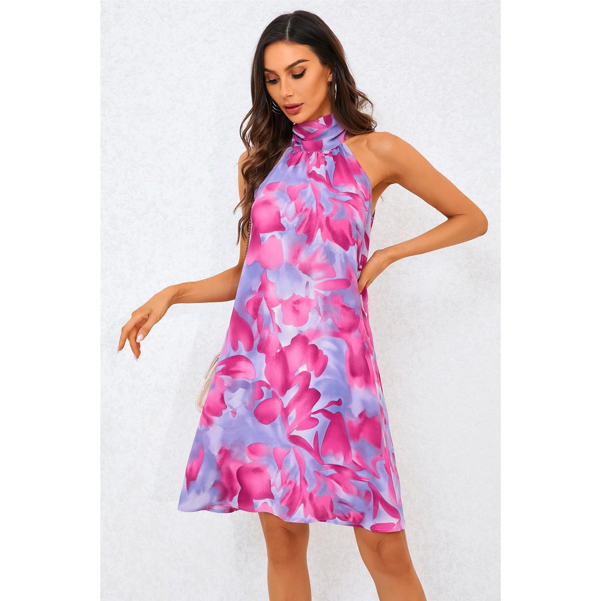 Abstracto estampado floral halter cuello corbata mini vestido en rosa