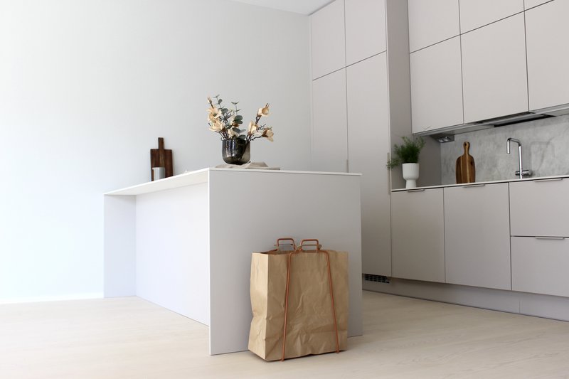 HELSINKI paper bag holder ruby red