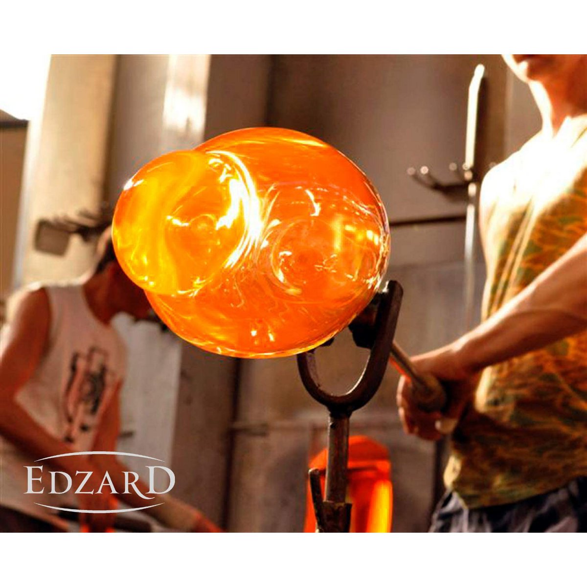 EDZARD decanter carafe Frederick, hand-blown crystal glass with platinum rim, H 27 cm, capacity 2.1 liters