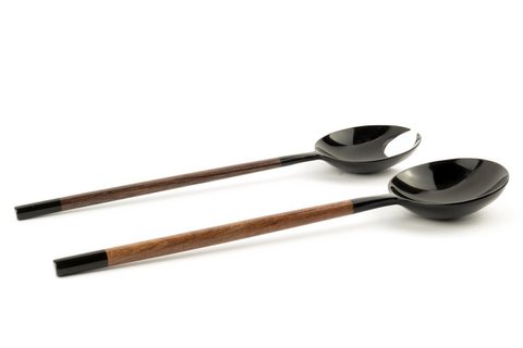 Crab claw-shaped round cutlery in black horn and wood