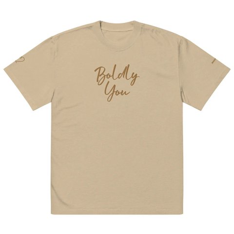 Boldly You Übergroßes, verblasstes T-Shirt mit altgoldener Stickerei