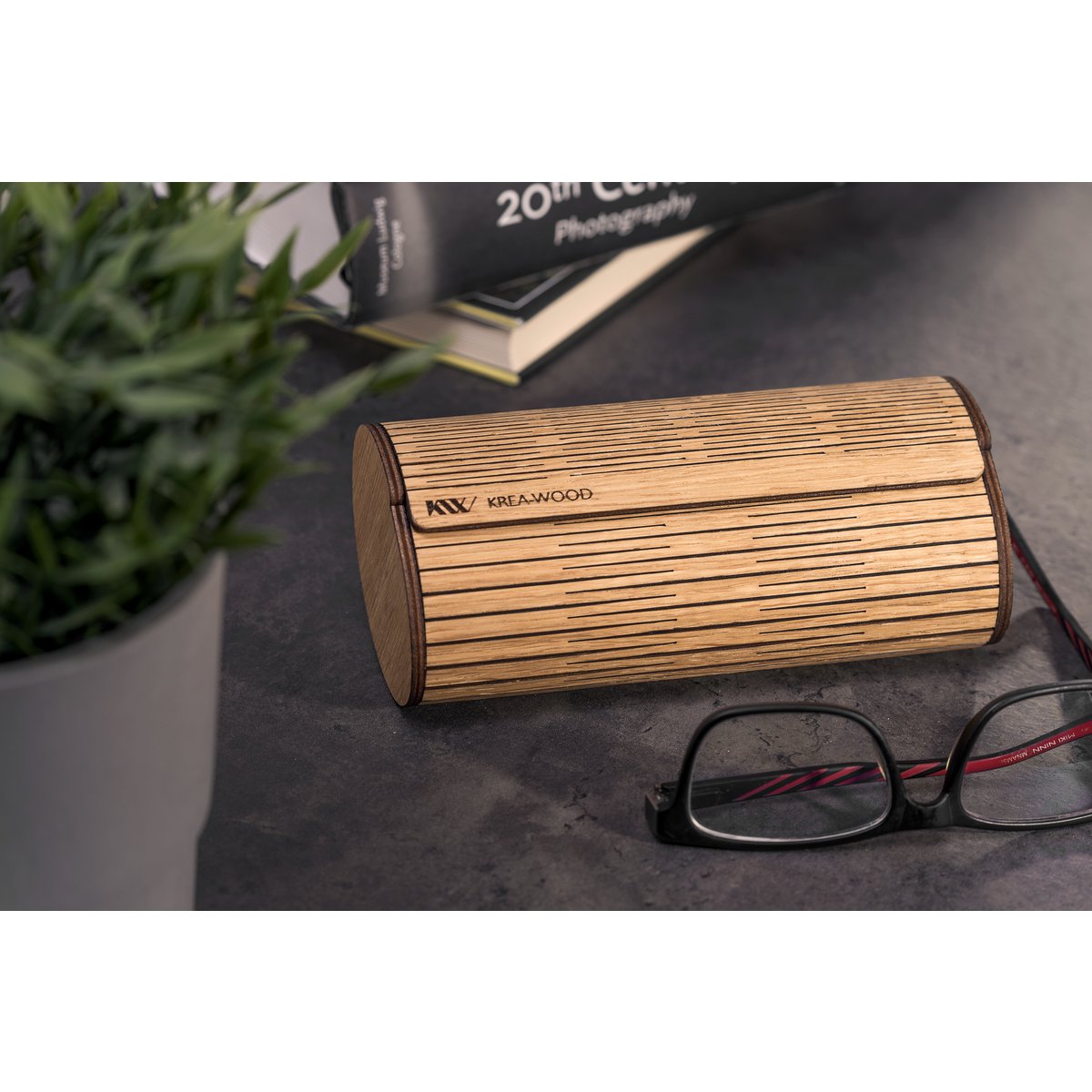 Krea-Wood houten handgemaakte brillenkoker met magneet. Gemaakt door eikenhout, natuurlijke kleur