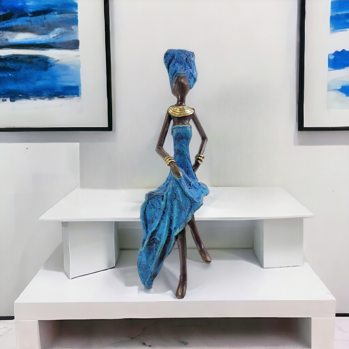 Escultura de bronce "Femme assise élégante" de Karim Sana | diferentes tamaños y colores