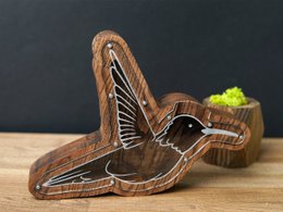 Sparschwein, summender Vogel, braune Farbe