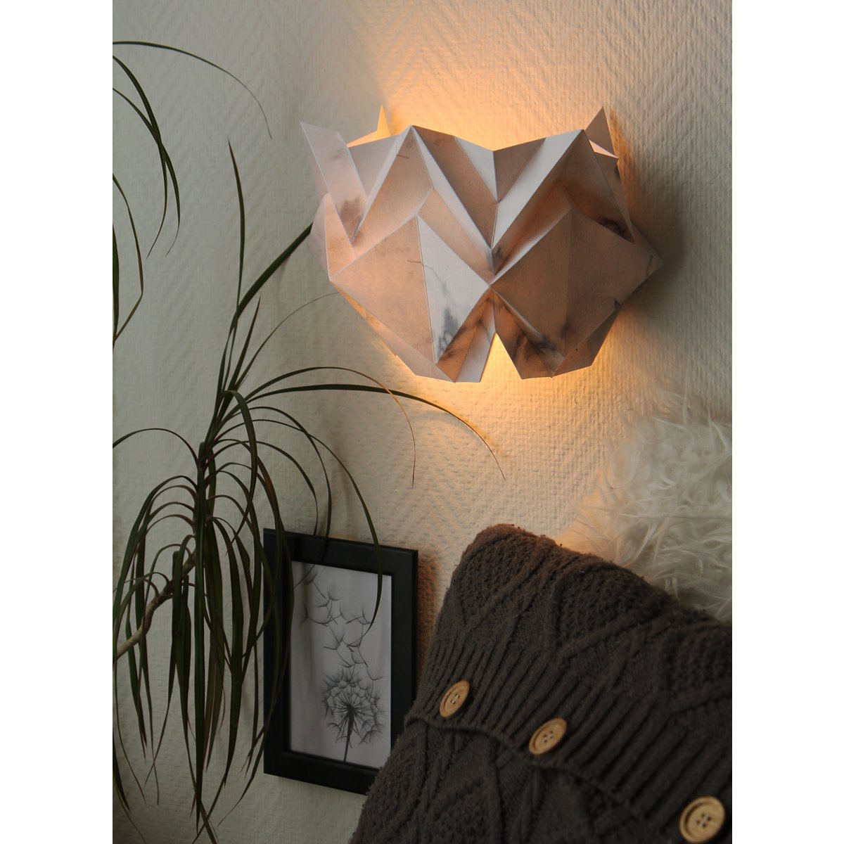 Papierowy kinkiet origami - wzór zimowy
