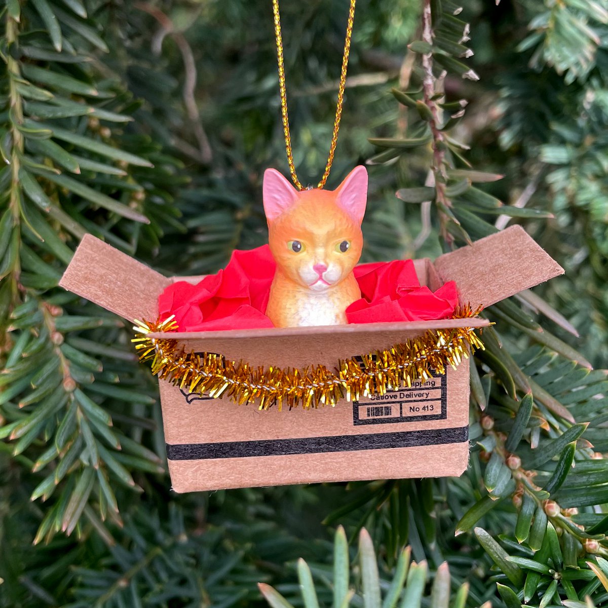 Adorno navideño de gato hecho a mano naranja en mini caja