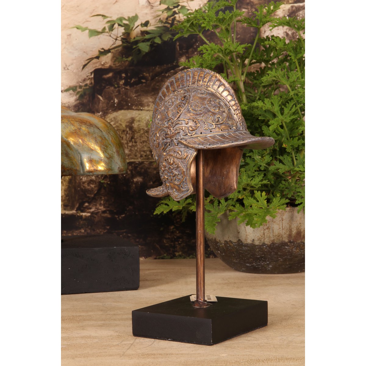Helm op Standaard 29,5 cm - Goud - Hars