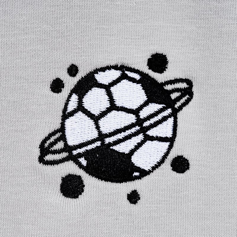 T-shirt in cotone con ricamo da calcio