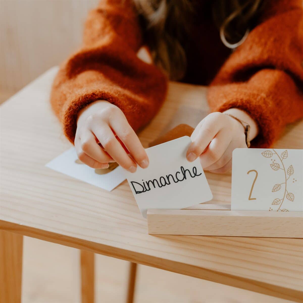 Calendario perpetuo - Pasador de madera y tarjetas de papel