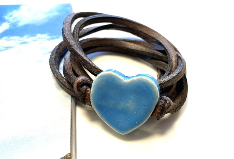 Bracelet leather lace with heart aqua blue