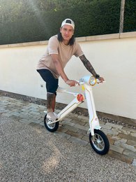 El exclusivo oficial Cruzaa E-Scooter Racing White