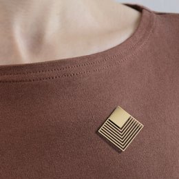 broche magnético - gráfico - rombo dorado