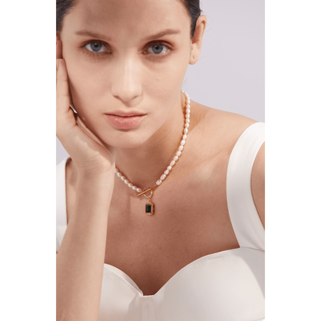 Jelena - Choker-Halskette mit quadratischem Anhänger und Saatperlen