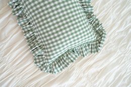 Decorative pillow with ruffle "Sage check"