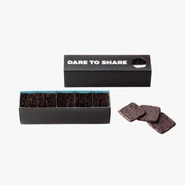  Dark chocolate galetjes with feuilletine, a delicate crispy wafer layer, in a gift box.