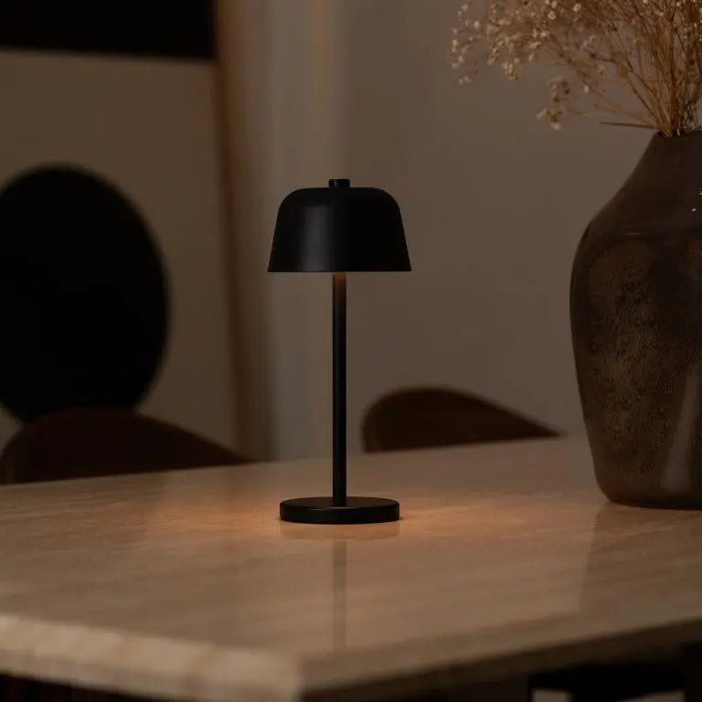 Lampada da tavolo ricaricabile Anton nera