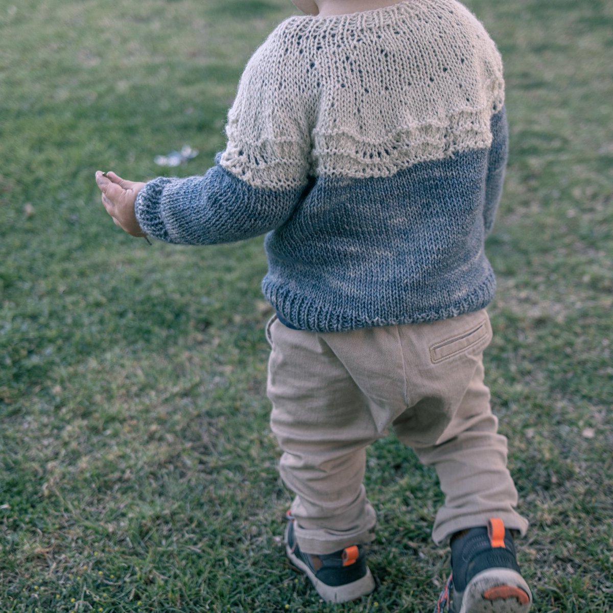 Two-tone pullover