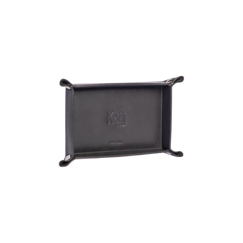 K0052AB | Plateau de poche rectangulaire en cuir véritable pleine fleur, à grain clair. Couleur noire. Fermeture par boutons pression finition argent brillant. Dimensions (fermé) : 17 x 11 x 3 cm