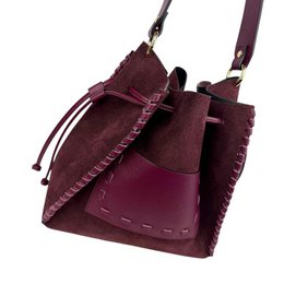 Bolso Bucket Piel de Serraje con Compartimento Frontal 58037