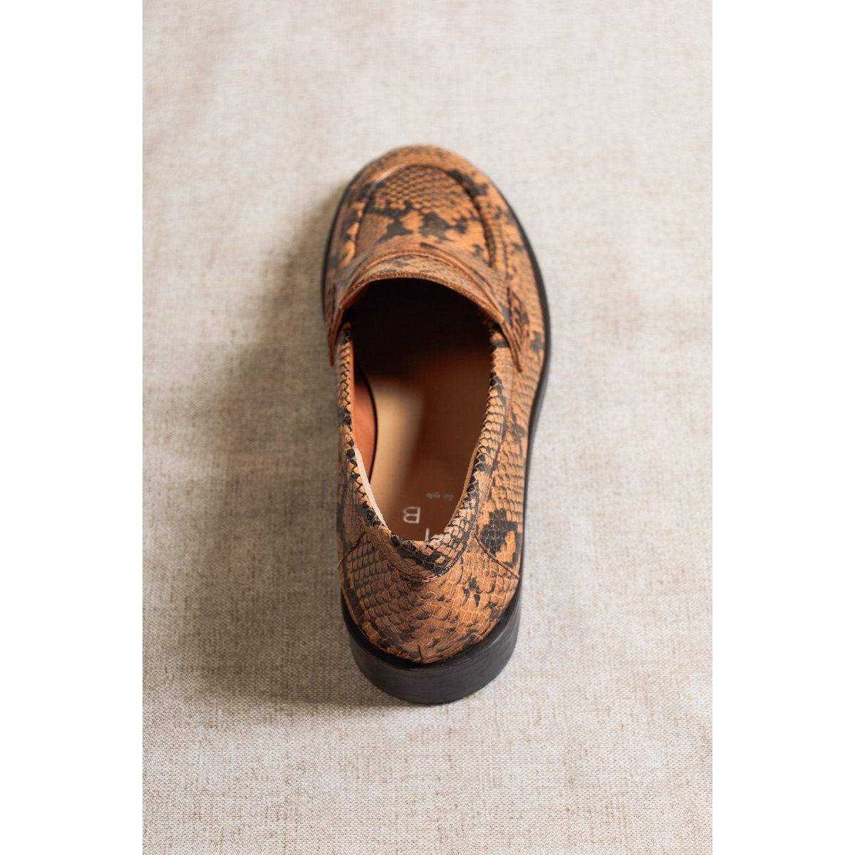 EMILIA CUOIO – Slipper aus Leder mit Schlangenprägung