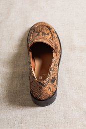 EMILIA CUOIO – Slipper aus Leder mit Schlangenprägung