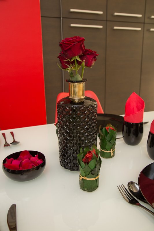 BLACK VASE H28CM