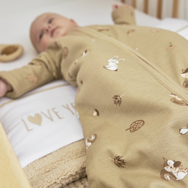 Sovepose 4-sæson interlock jersey Skovdyr Sand one size