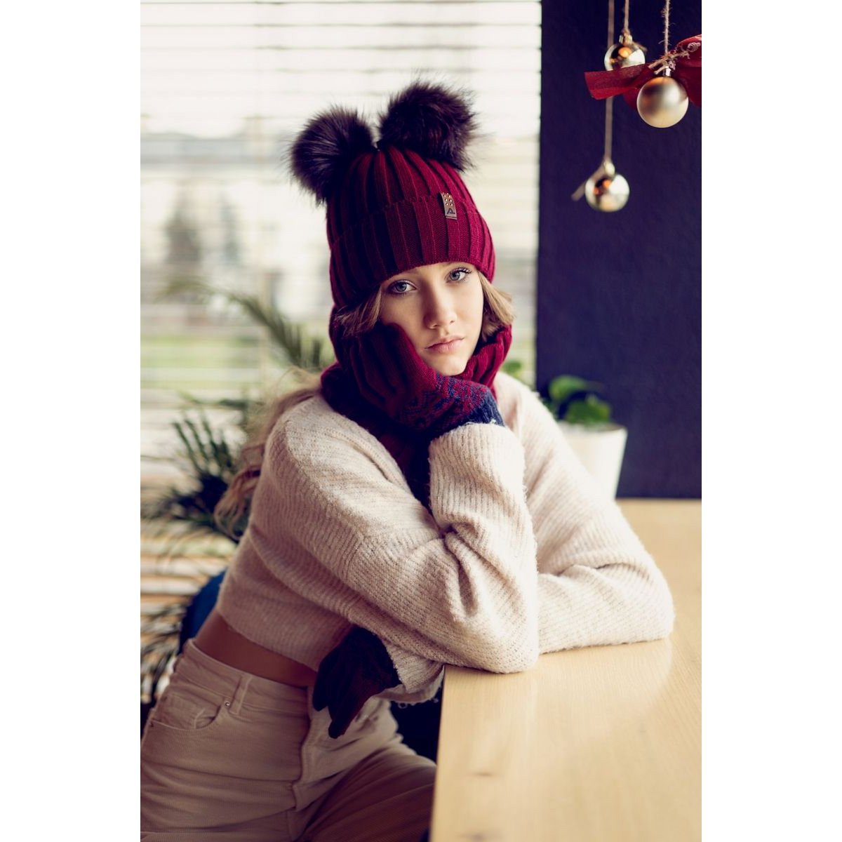 Dubbellaagse muts en snood met POM POM! 10% wol! Gemaakt in Polen