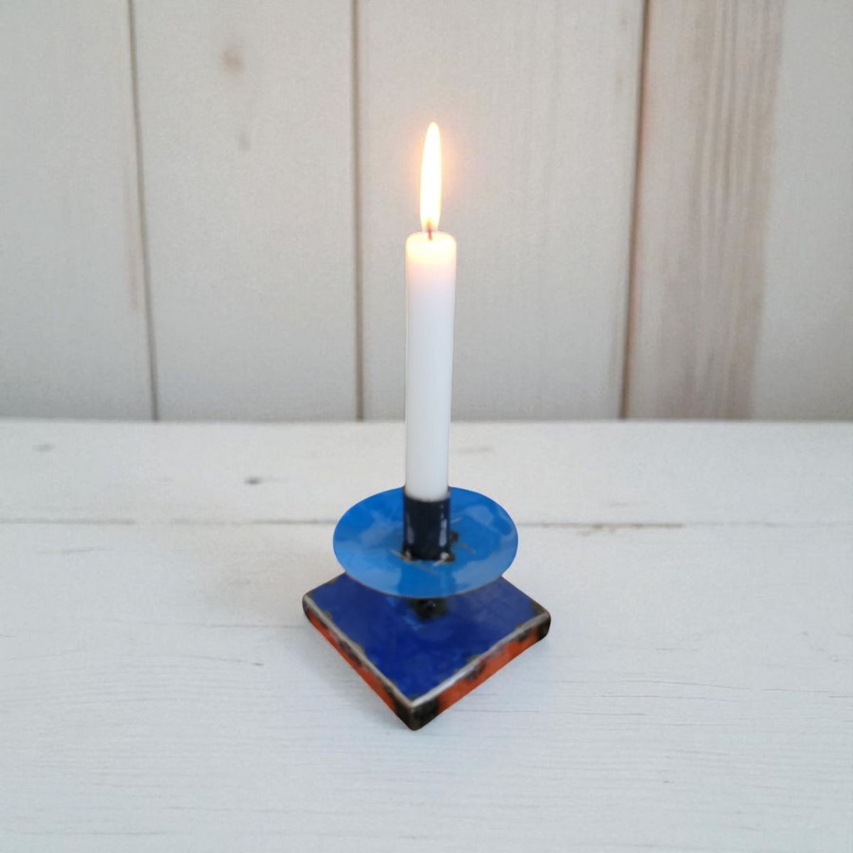 Lysstativ lavet af genanvendte olie tønder upcycling | Lysestager forskellige farver