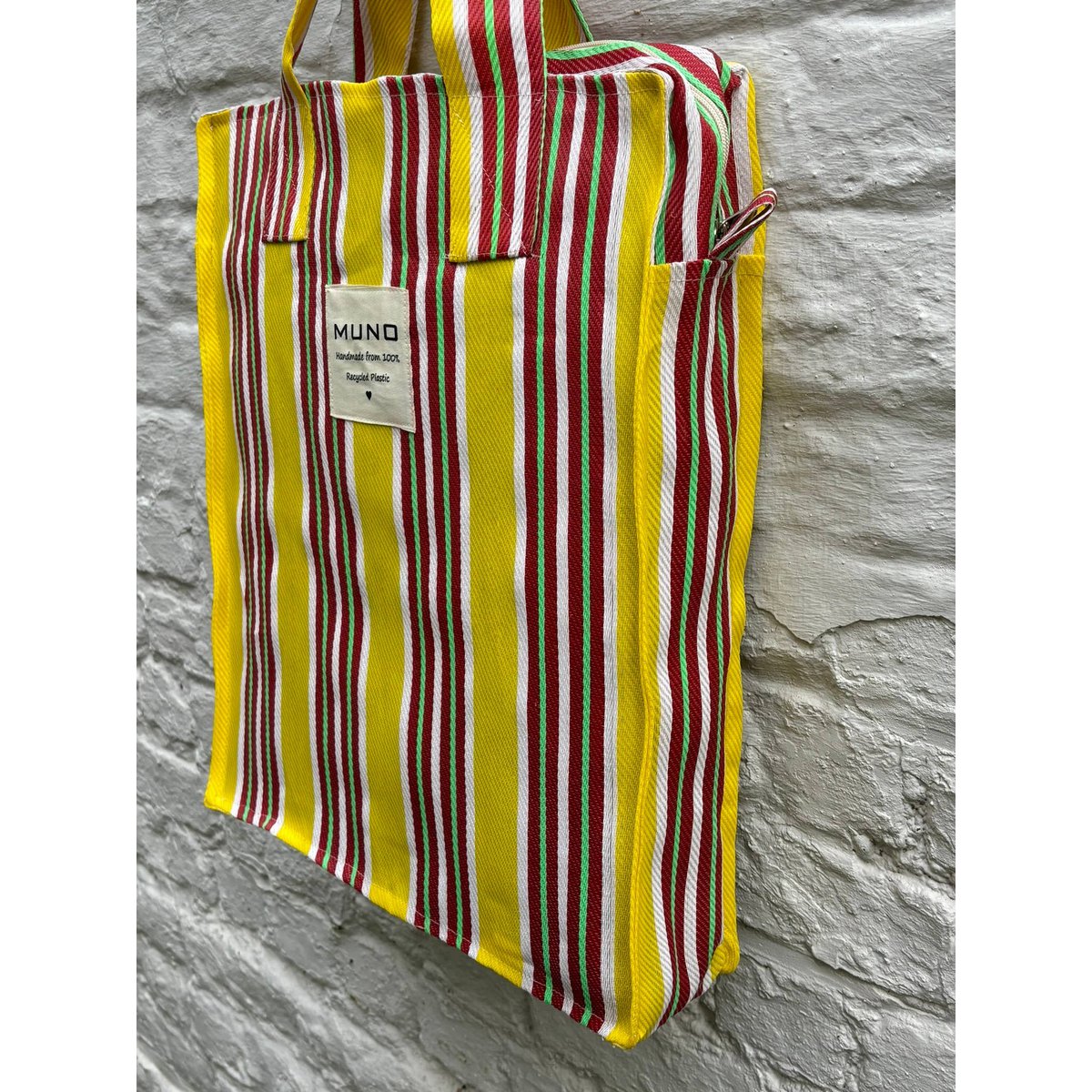 Handgefertigte Tragetasche aus recyceltem Nylon mit Reißverschluss Gelb – Rot