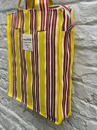Handgefertigte Tragetasche aus recyceltem Nylon mit Reißverschluss Gelb – Rot