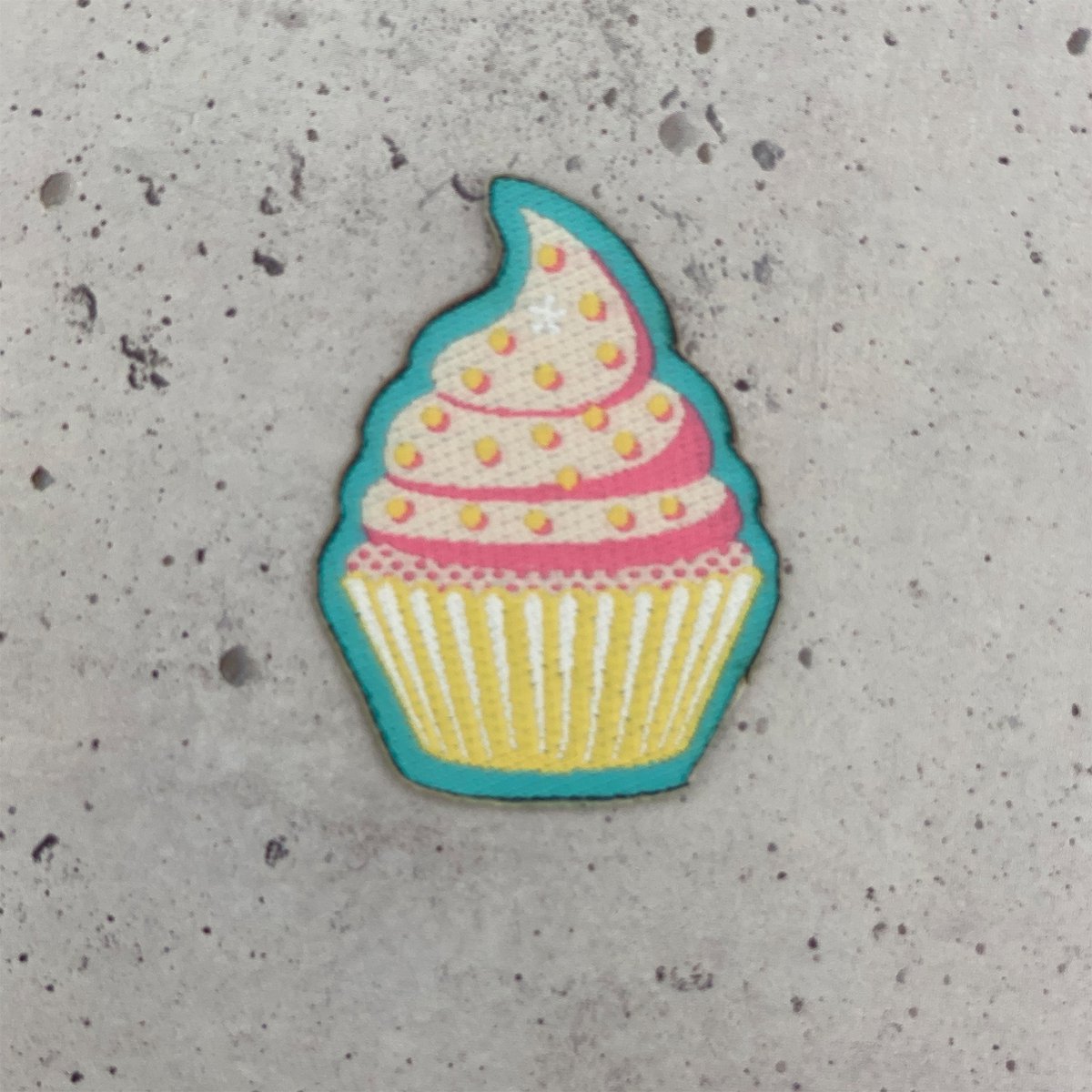 cupcake med klistermærke