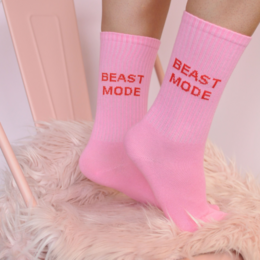 3-pakke %23StatementSocks BAD GIRLS CLUB "Message on Socks" Sokker i hvid, pink og rød gavesæt