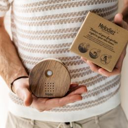 Melodiez Fuglelyde Hus med Sensor - Box Inkl. Batterier og 5 naturlige fugle-, hav- og junglelyde - Fuglehus med lyd - Fuglelydshus til toilettet
