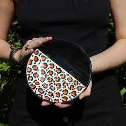  Set of 4 small flat plates with leopard print pattern, suitable for dinner use.