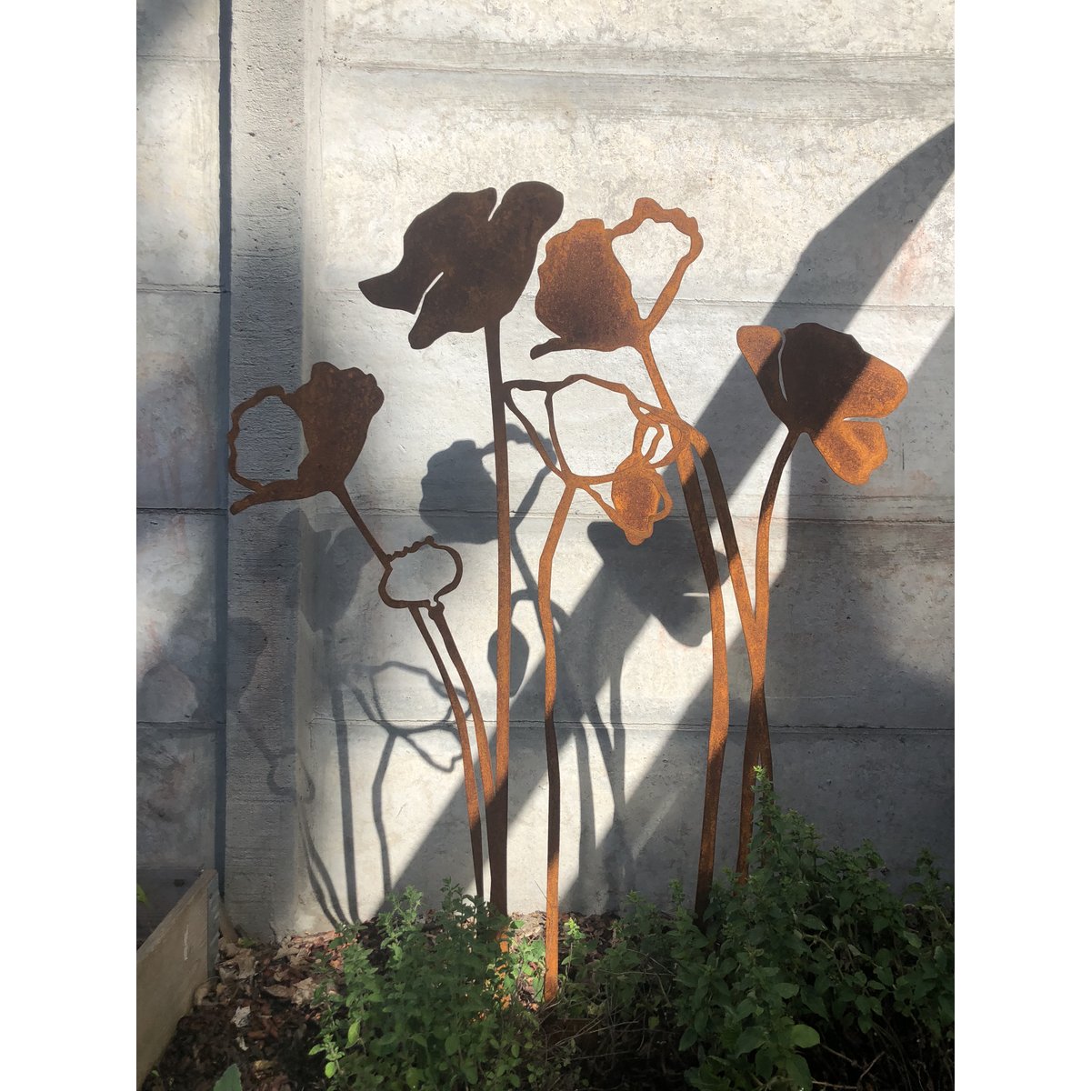 Poppy open up - Corten steel object