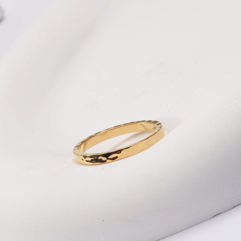Arlo - Hammered Ring Band