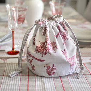Toile de Jouy-Brotkasten im französischen Stil mit rotem Wald- und Glencheckmuster