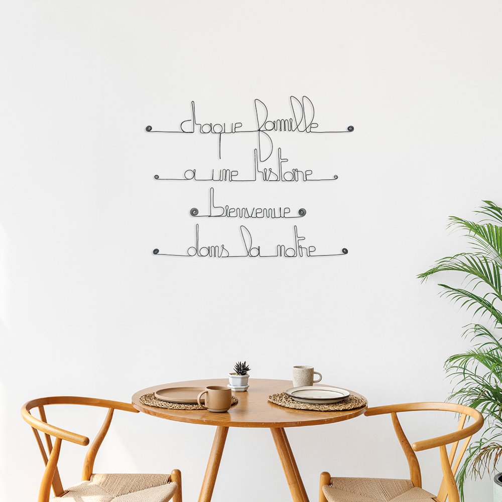 Wire wall decoration - "Every family has a story welcome in ours" - Bijoux de Mur