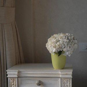 Plant Pot | Stoneware Cool Planter Medium Cream | Green