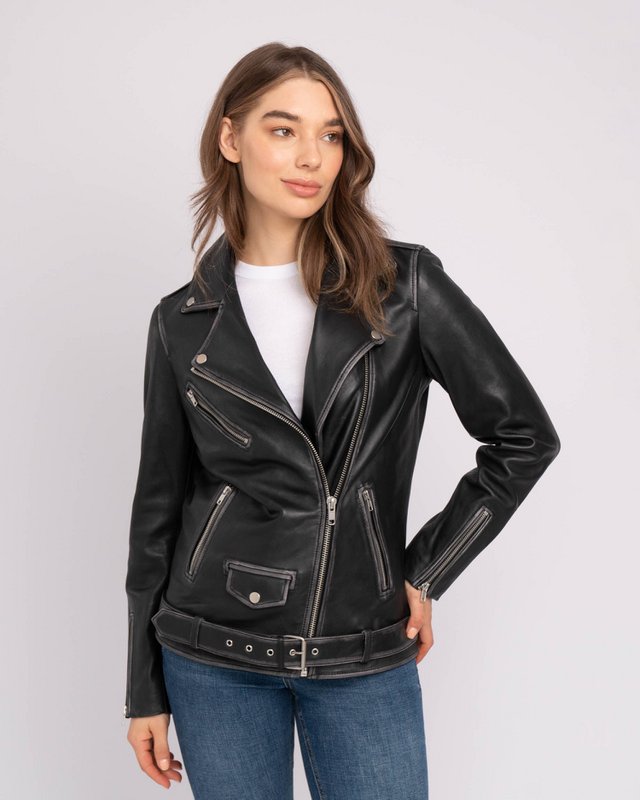 Berlin │ Übergroße Lederbikerjacke