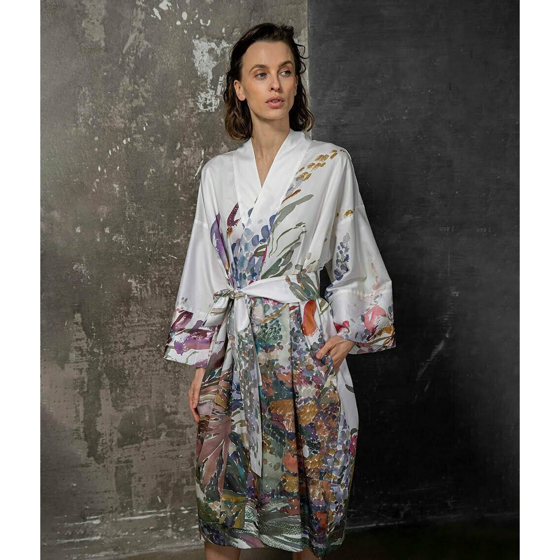 Satin-Robe-Kimono Irises von Kmieliauskaite