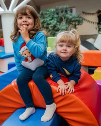 koaa – Sandmännchen "Über den Wolken" – Sweatshirt blue