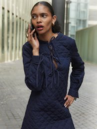 Mini-robe matelassée bleue Chelsea