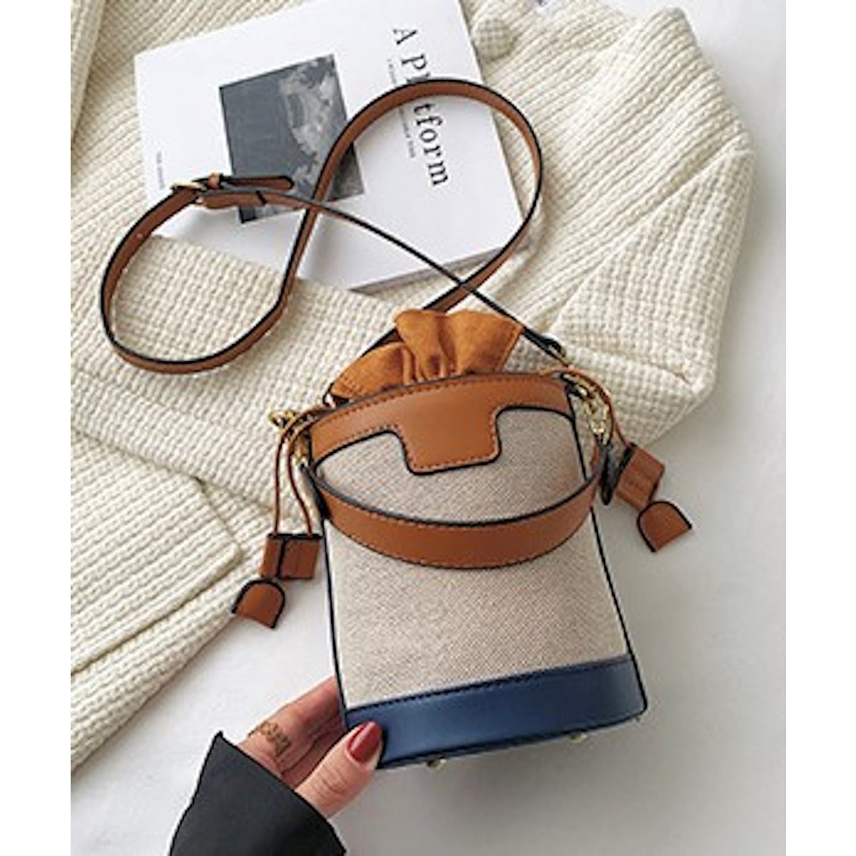 AnBeck Small Bucket Crossbody-håndtaske (2 farvemuligheder)