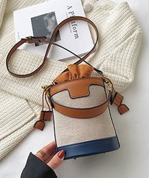 AnBeck Small Bucket Crossbody-håndtaske (2 farvemuligheder)