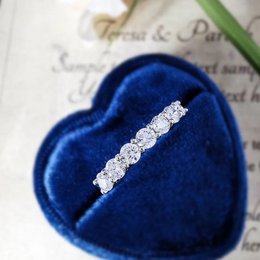 Mousserende halv evighed moissanite ringe