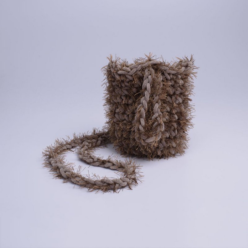“Elise fluffy” crochet phone pouch pepper