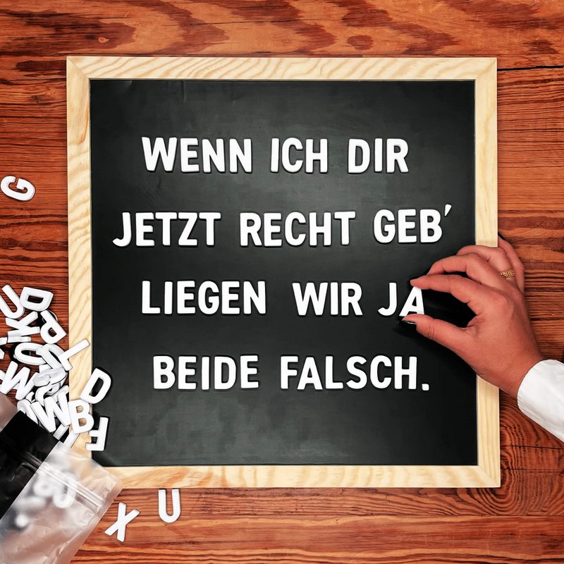 Magnetic chalkboard with wooden frame (40x40cm)