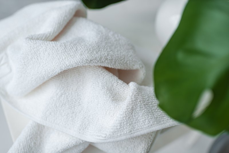 Asciugamano per il corpo in spugna di canapa di colore bianco